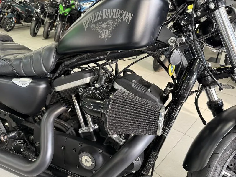 SPORTSTER IRON 883