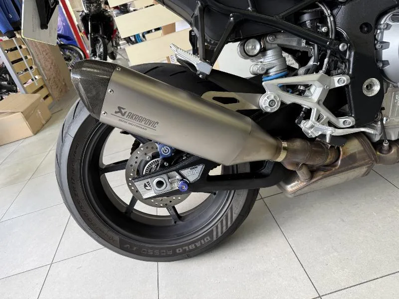 M 1000 R