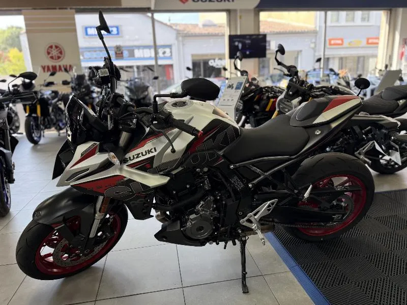 GSX8S