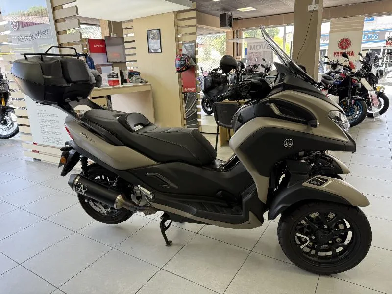 TRICITY 300