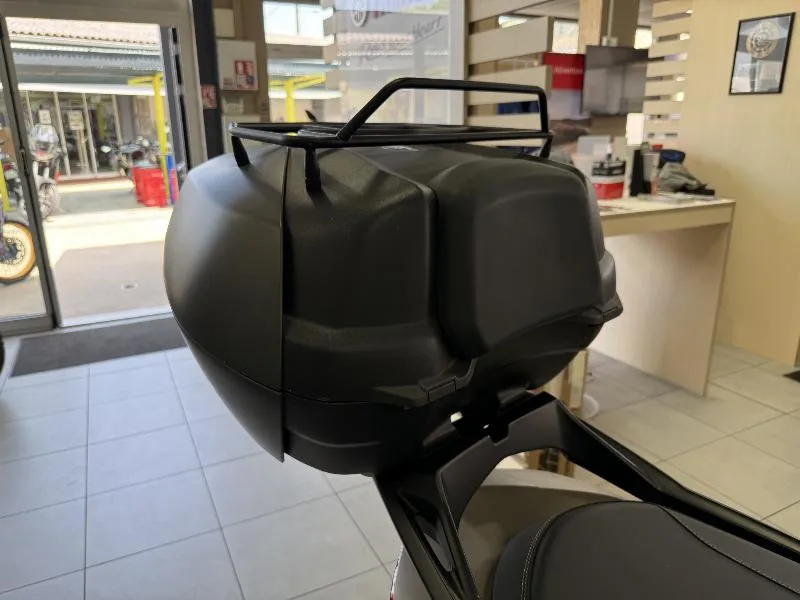TRICITY 300