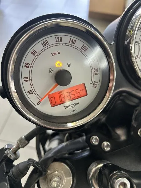 THRUXTON 900 ACE