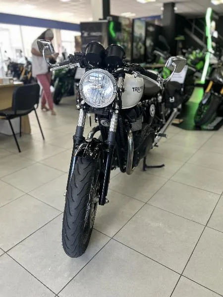 THRUXTON 900 ACE