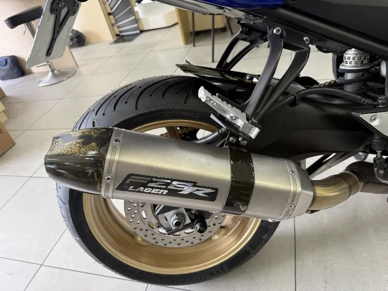 FZ8 R