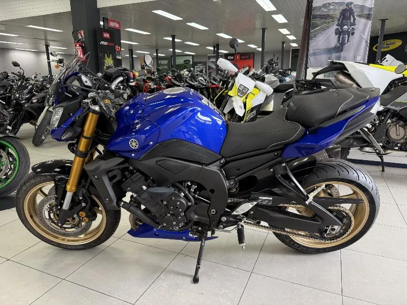 FZ8 R