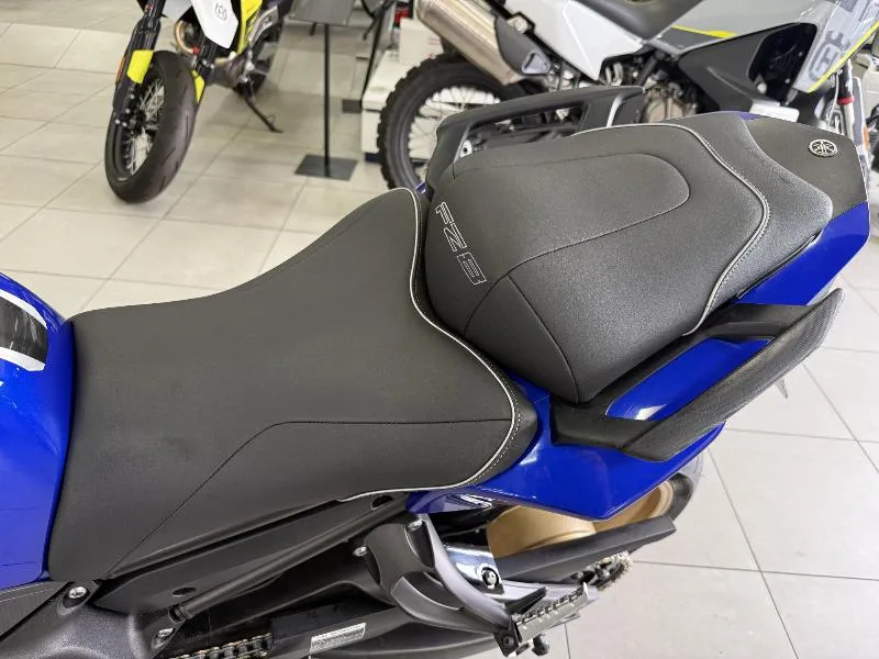 FZ8 R