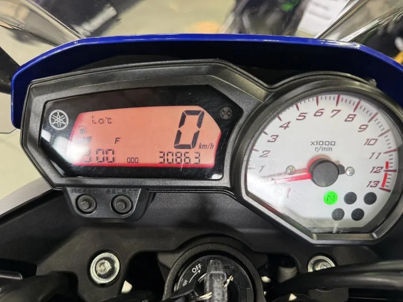 FZ8 R