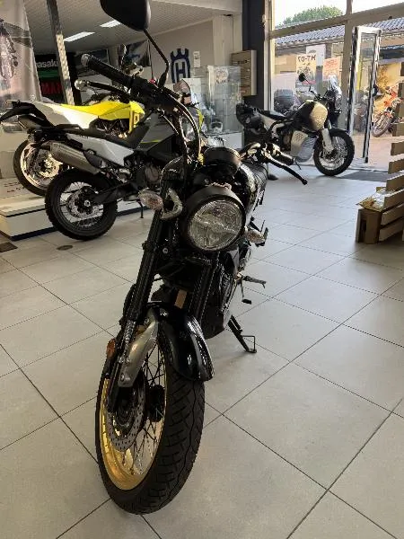 XSR 125 Legacy