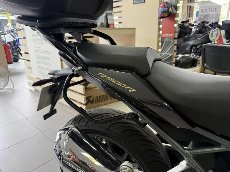 R 1200 R