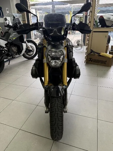 R 1200 R