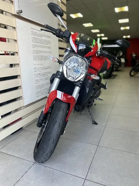 MONSTER 821