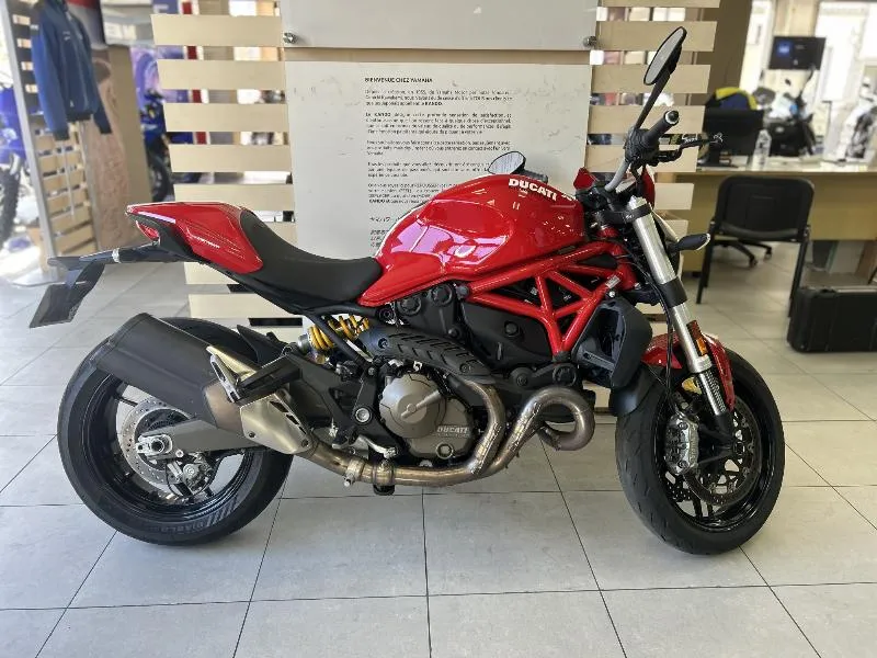 MONSTER 821