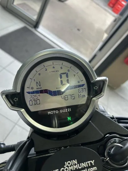 V9 BOBBER