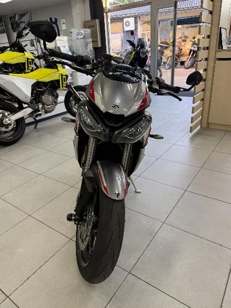 STREET TRIPLE 765 RS