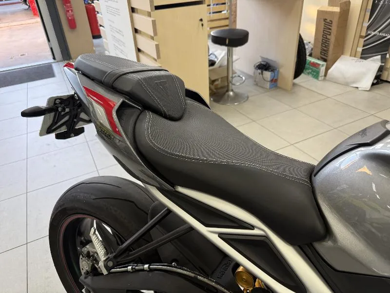 STREET TRIPLE 765 RS