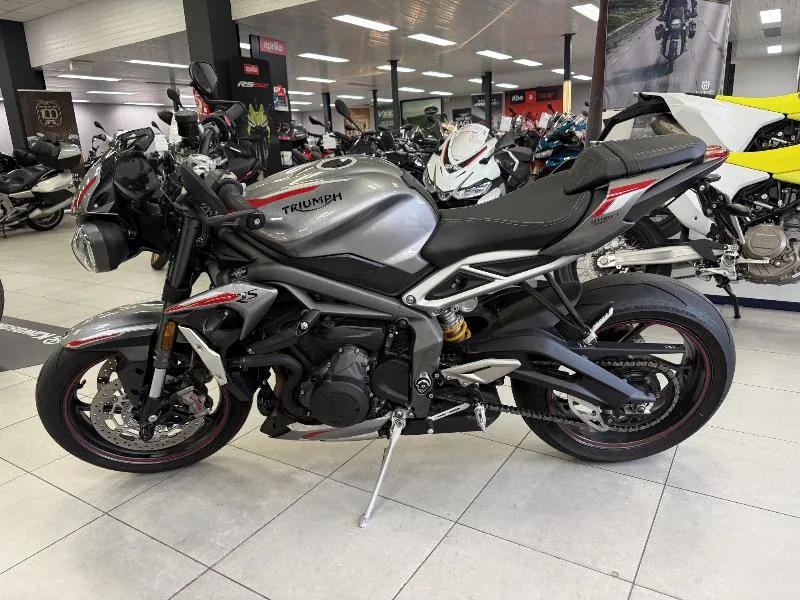 STREET TRIPLE 765 RS