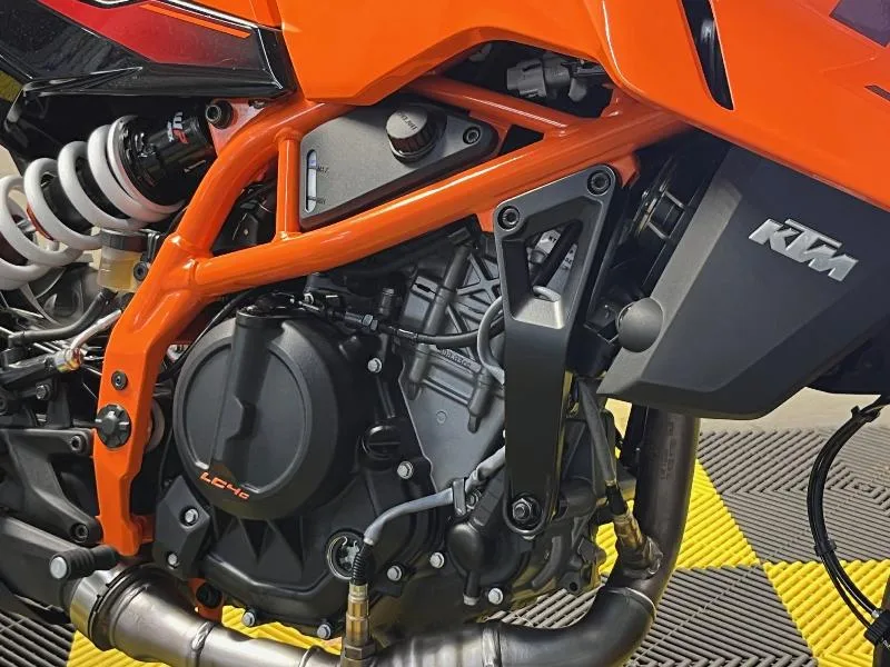 390 DUKE