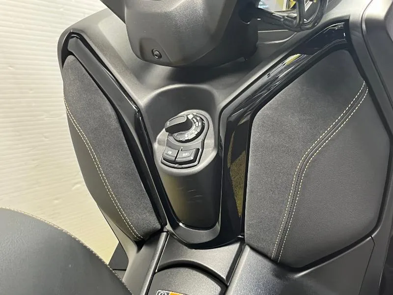 XMAX 125