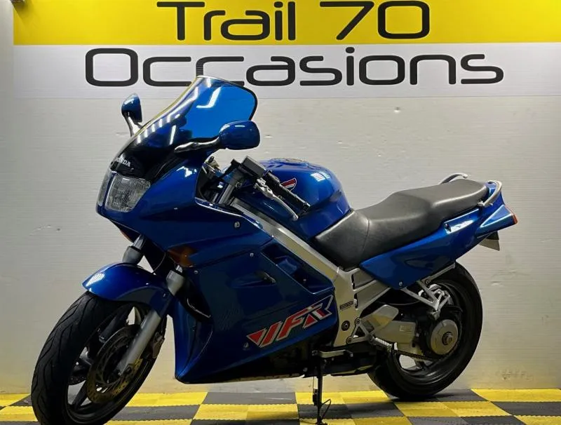 VFR 750 F