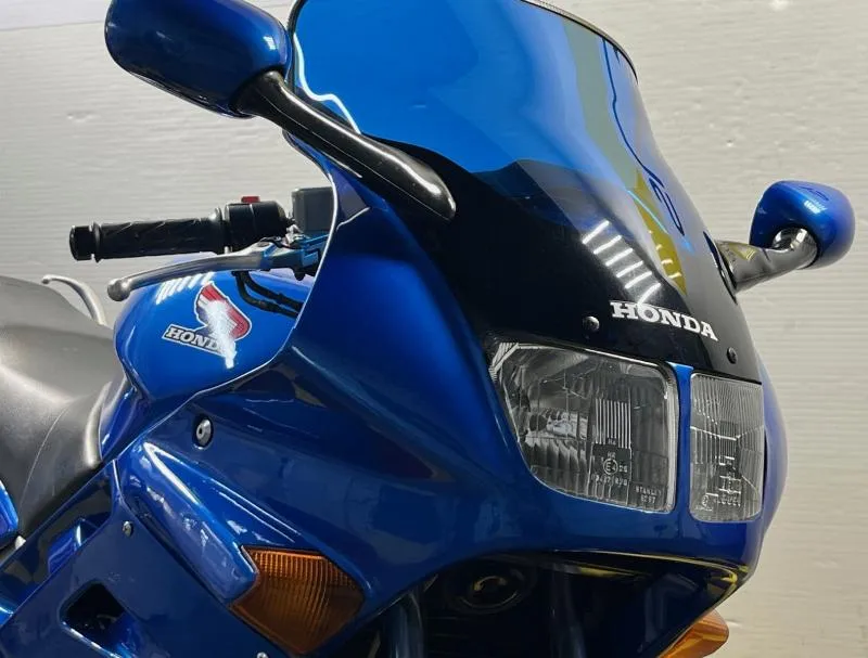 VFR 750 F