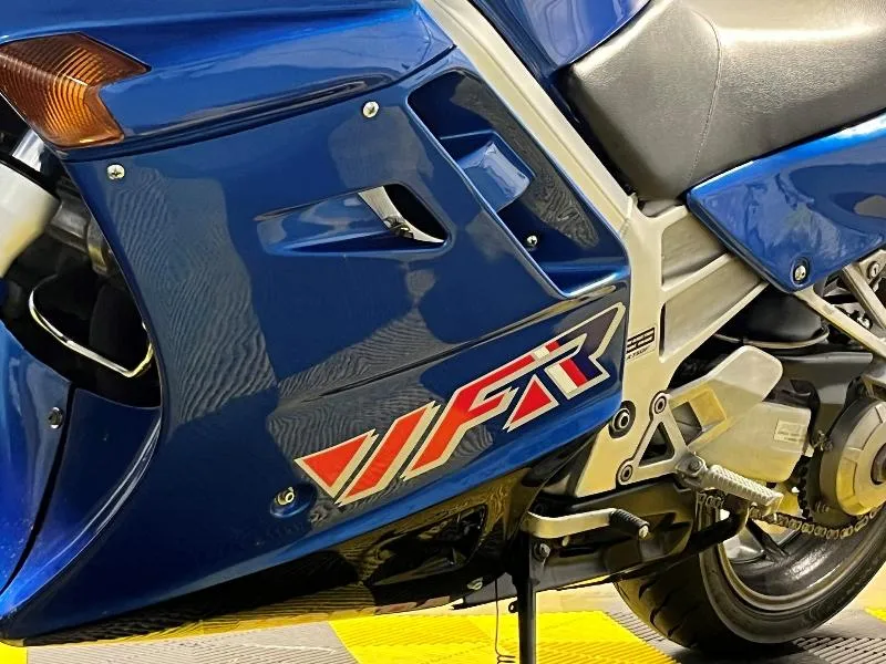VFR 750 F