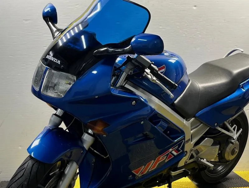 VFR 750 F