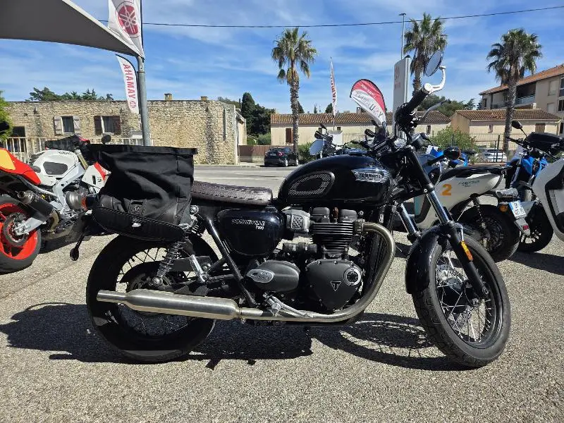 Bonneville T100