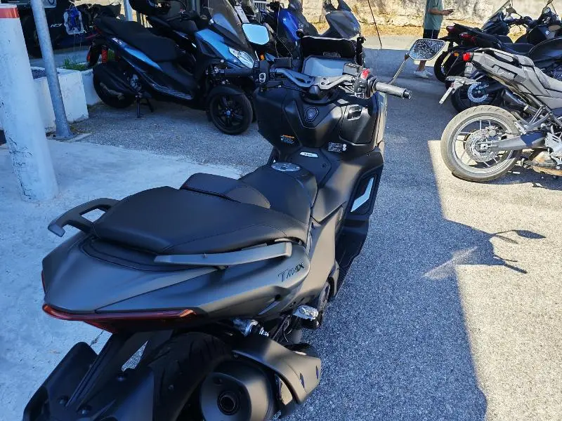 XP TMAX 560