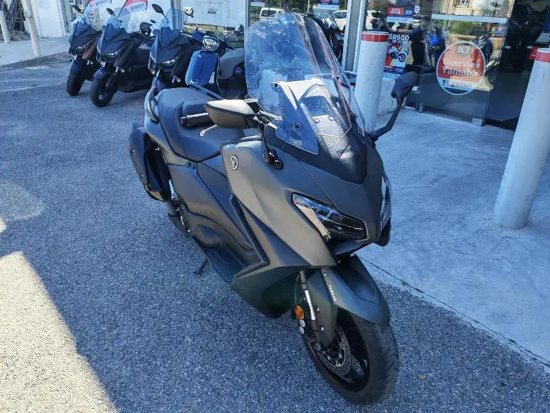 XP TMAX 560