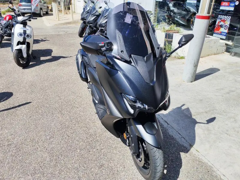 XP TMAX 560