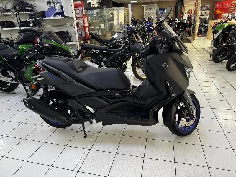 XMAX 125