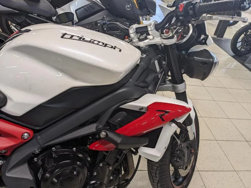 STREET TRIPLE 675 R