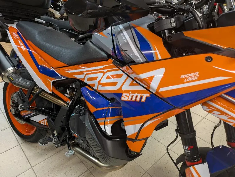 890 SMT