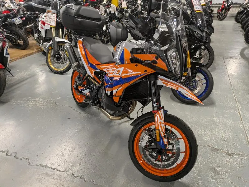 890 SMT