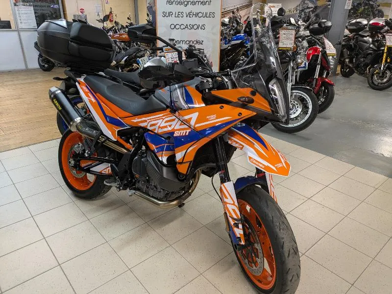890 SMT
