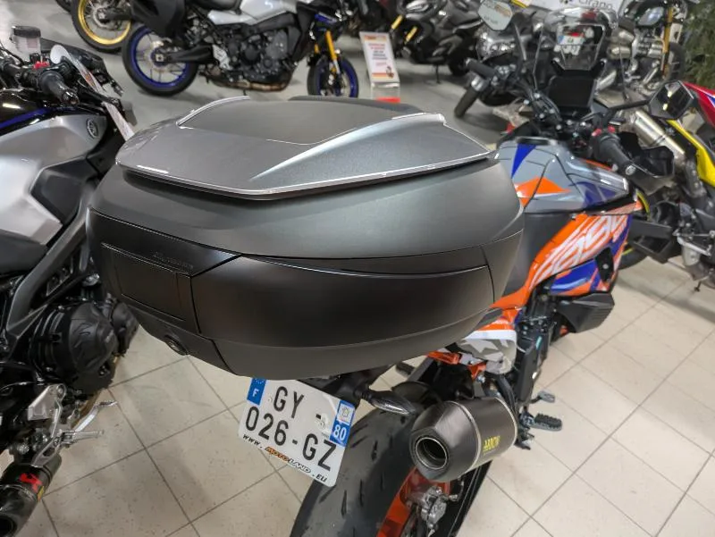 890 SMT