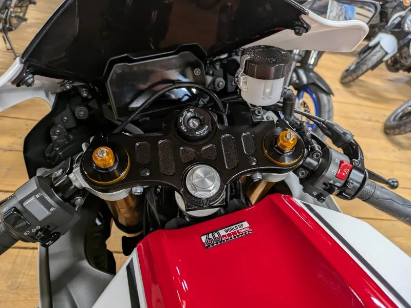 YZFR7 WORLD GP 60TH ANNIVERSARY