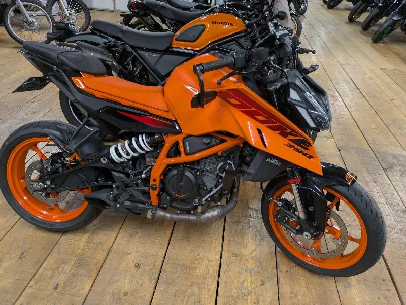 390 DUKE ABS