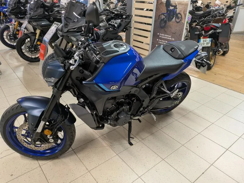 MT09