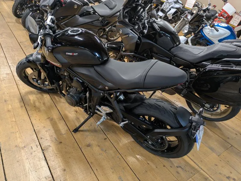 TRIDENT 660