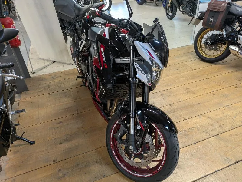 GSXS 750