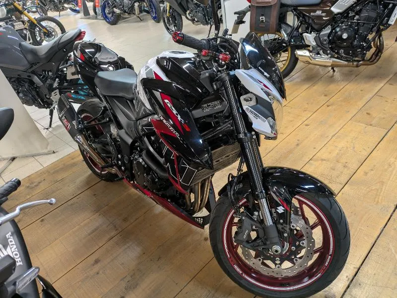GSXS 750
