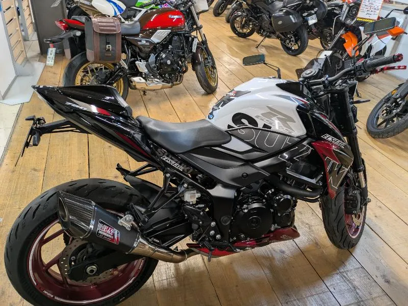GSXS 750