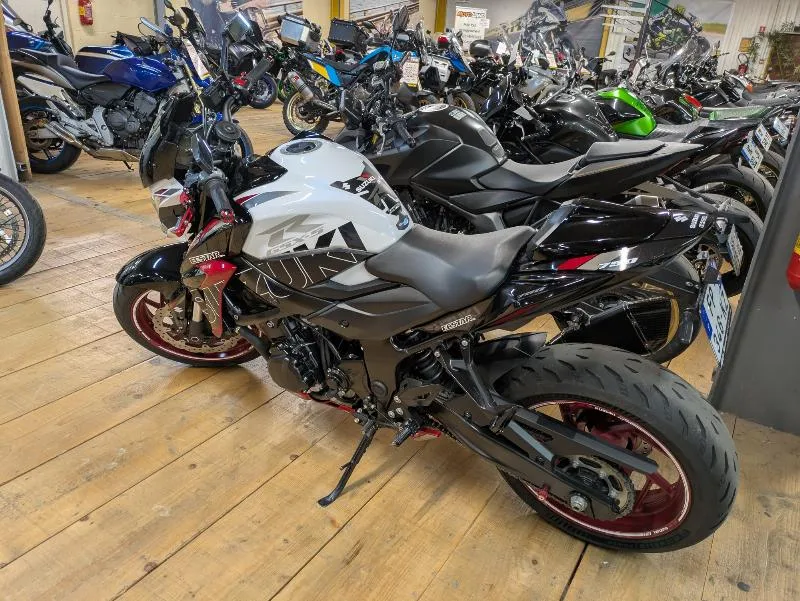 GSXS 750