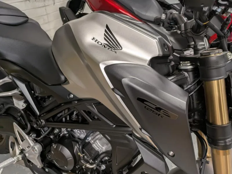 CB 125  R