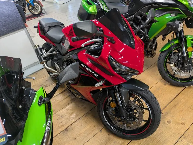 CBR 650  R