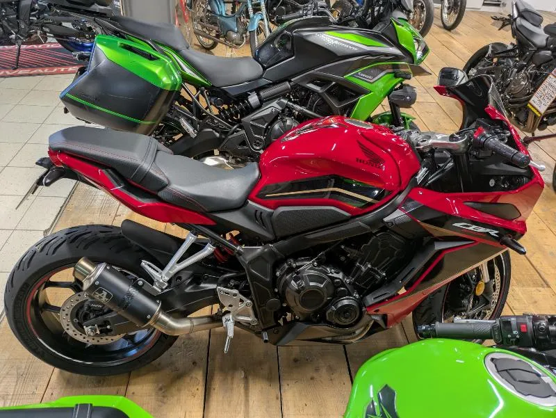 CBR 650  R