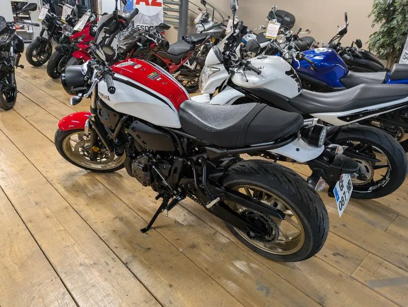 XSR 700