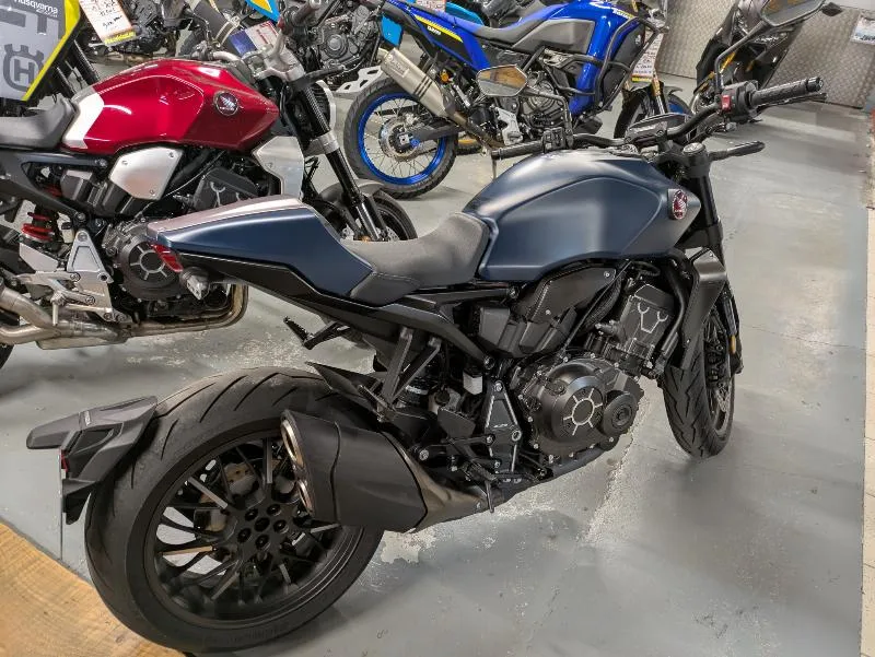 CB 1000 RA