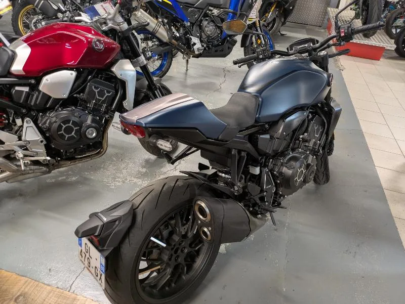 CB 1000 RA